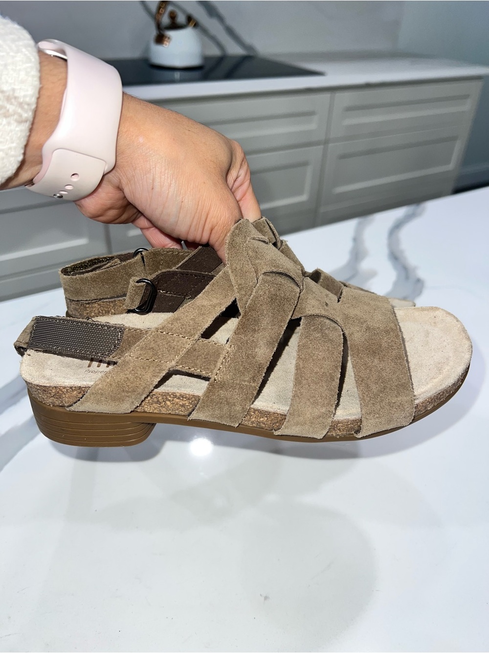 NWOT Munro Taupe Strappy Cork Sandals Size 6W